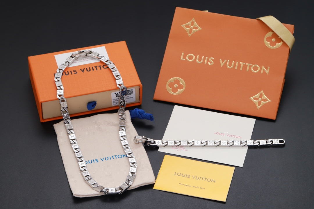 18K Louis Vuitton Monogram Tied Up Necklace